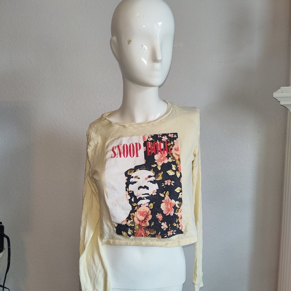 Snoop Dogg T-shirt Pale Yellow Cropped Long Sleeve Cotton size XS
